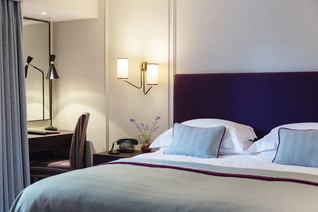 0013 – 2014 – Old Parsonage Hotel – Oxford – High res – Bedroom Flowers Purple – Web Feature