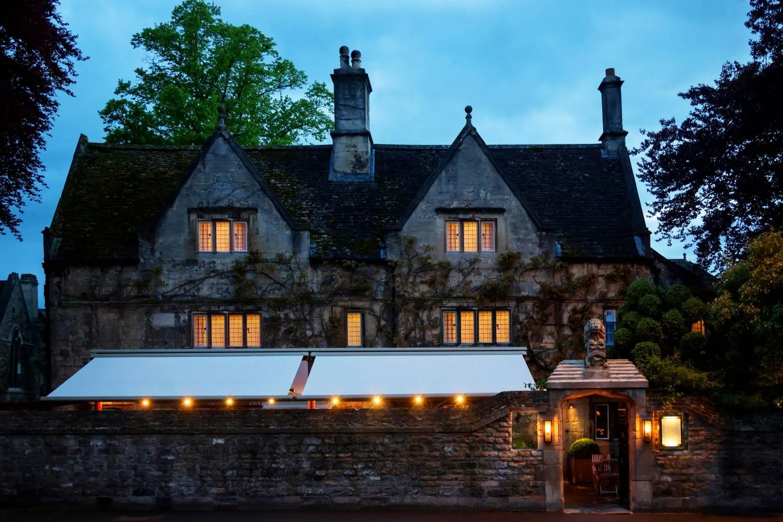 001 – 2014 – Old Parsonage Hotel – Oxford – Exterior Facade – Night Lights – Web Hero