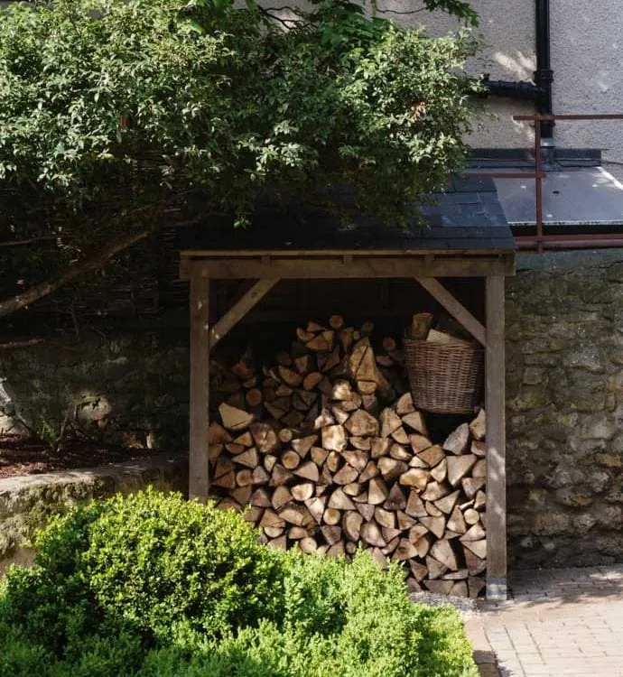 0033 – 2014 – Old Parsonage Hotel – Oxford – Low Res – Garden Greenery Shed Logs – Web Feature