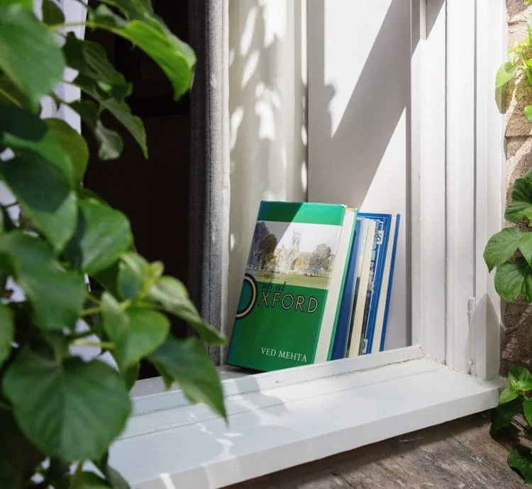 0056 – 2014 – Old Parsonage Hotel – Oxford – Low Res – Garden Window Greenery Book – Web Feature