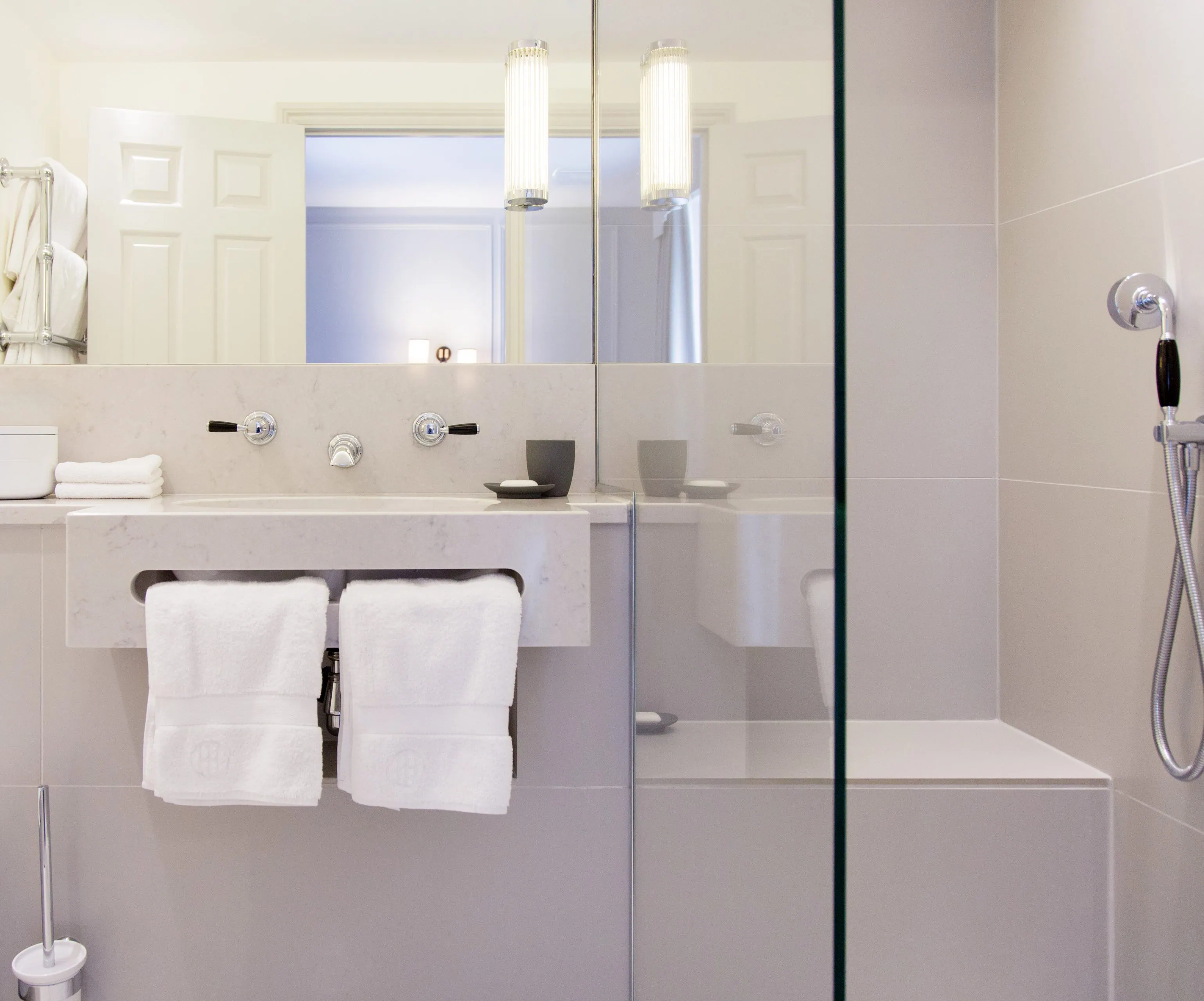 0002-2014-Old-Parsonage-Hotel-Oxford-High-Res-Bathroom-X-Web-Hero-aspect-ratio-3078-2560